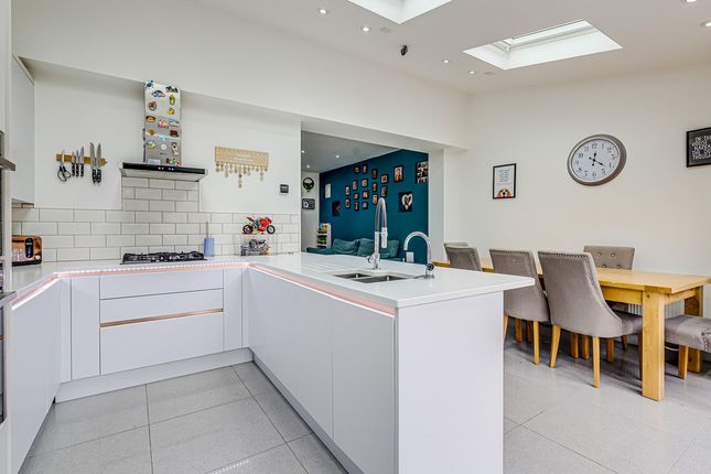 45, Bonchurch Avenue, Leigh-on-sea photo 2