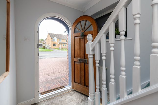 95 Prices Lane, Reigate photo 2