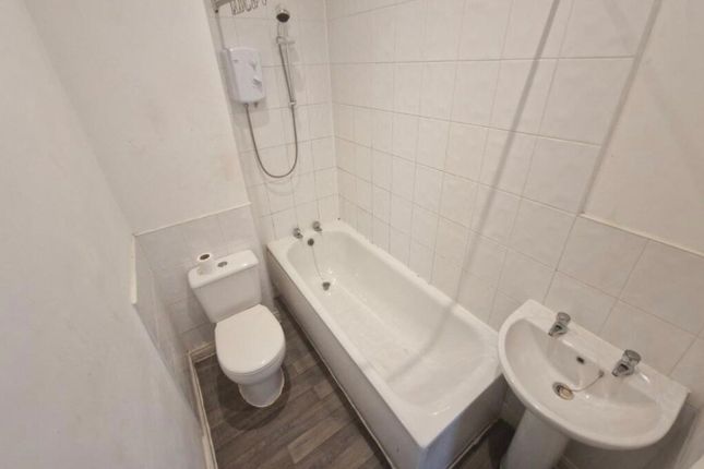 Flat 4, 2-4, Athol Road, Manchester photo 4