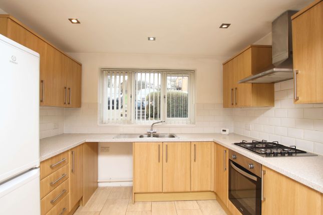 16a, Clos Creyr, Llantwit Fardre photo 4