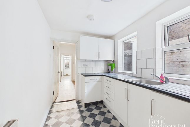 7 Upper Luton Road, Chatham photo 2