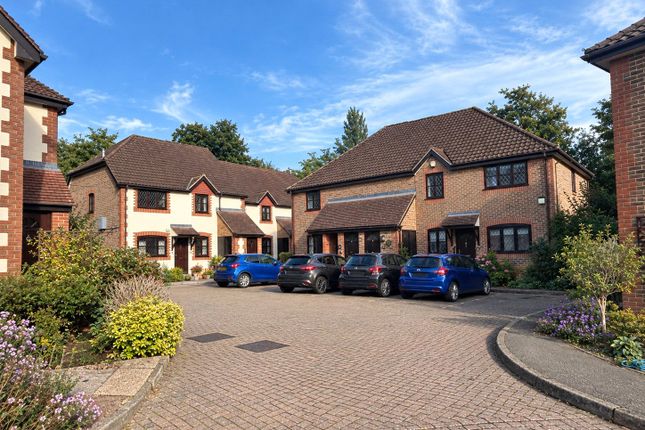 2-bed flat on Spring Meadow, Midhurst, £200,000