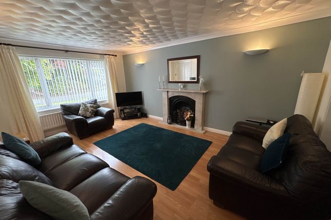 5, Larchwood, Oldham photo 4