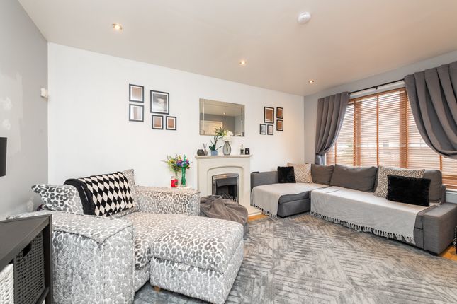 33d, Niddrie Marischal Place, Edinburgh photo 3