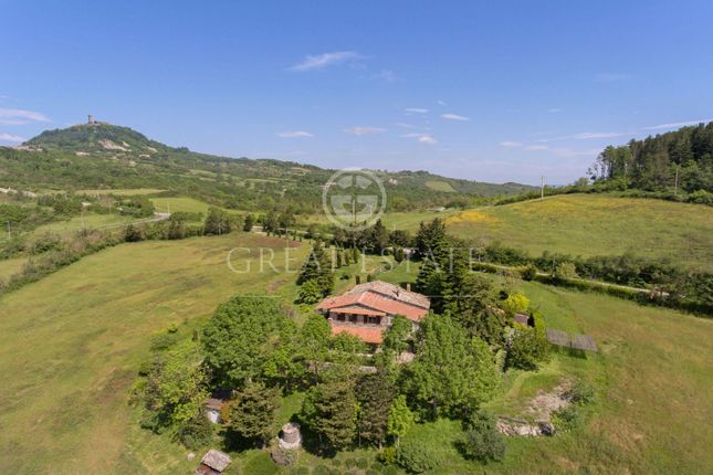 Villa for sale in Radicofani, Siena, Tuscany