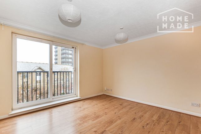 Flat to rent in Scarbrook Road, Croydon