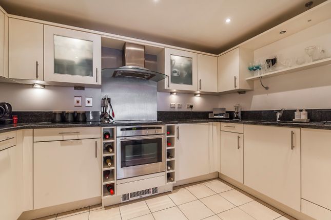 Flat 49, 60, Vauxhall Bridge Road, London photo 2