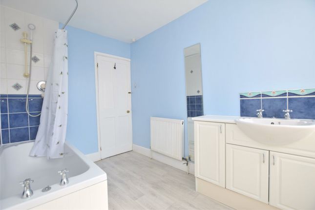 Room 6, 11, Albert Place, Gloucestershire photo 4