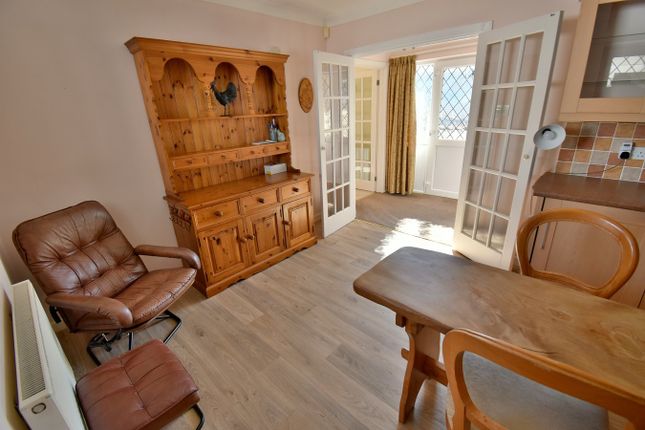 29, Larch Way, Ferndown photo 4