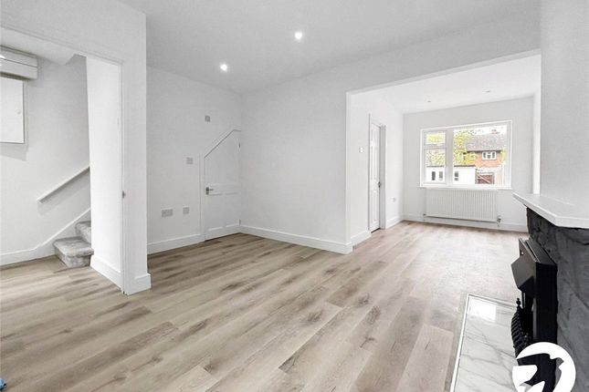18, Beesfield Lane, Dartford photo 3