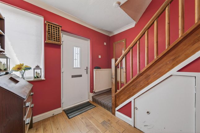 13, Valley Crescent, Northampton photo 5