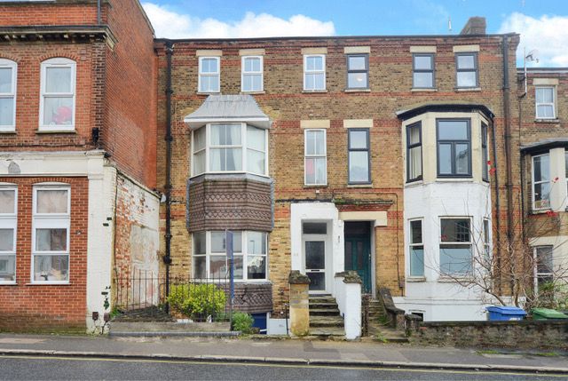 Flat for sale in Grosvenor Road, Aldershot, Hampshire