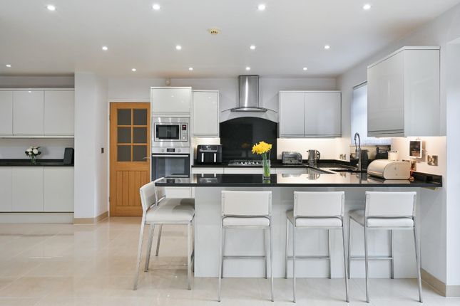 39, Yew Tree Bottom Road, Epsom Downs photo 2