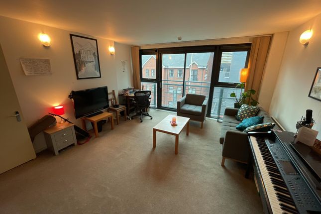 Flat to rent in City Point, Salford
