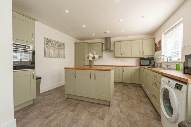21 Abbey Woods, Cwmbran photo 2