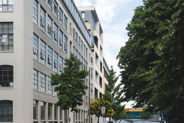 Flat 28, The Textile Building 31A, Chatham Place, London photo 3