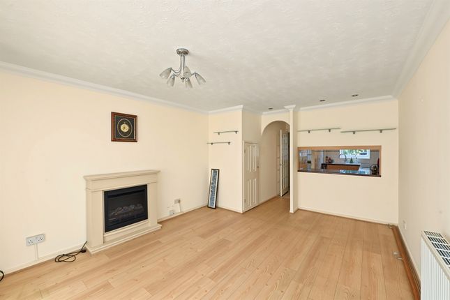 9, Brakynbery, Berkhamsted photo 3