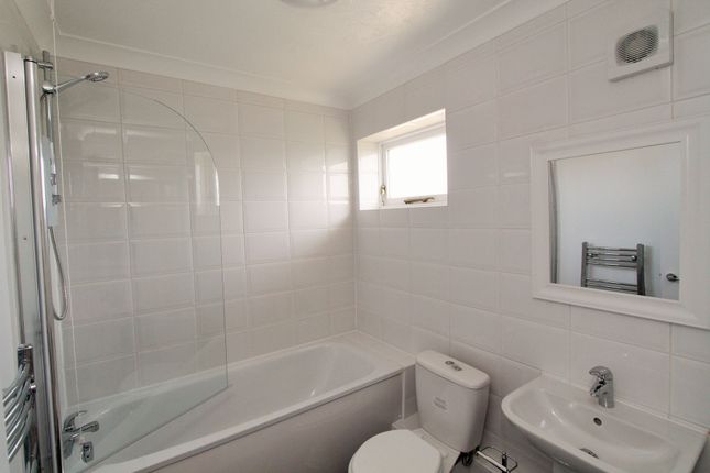 94 Walsingham Close, Hatfield photo 4