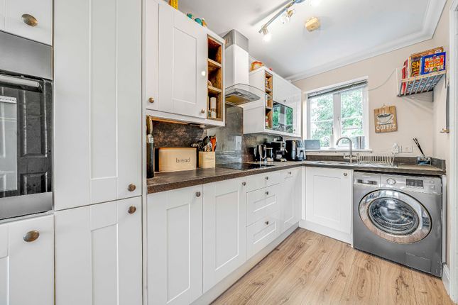 18, Burrell Green, Haywards Heath photo 4