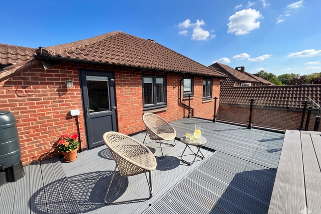 4 Pyxe Court, Milton Keynes photo 3