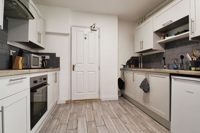 13, Adamsdown Square, Cardiff photo 3