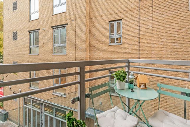 Flat for sale in Hoxton Square, Shoreditch