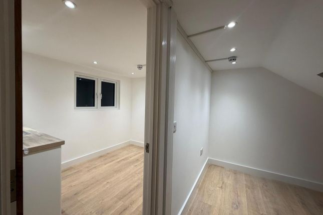 Flat 5, 24 Turkey Street, Enfield photo 4