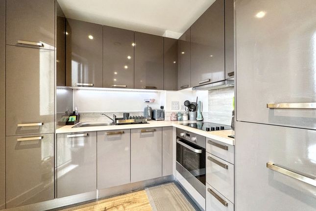 Flat 34, Hallington Court, Edgware photo 3