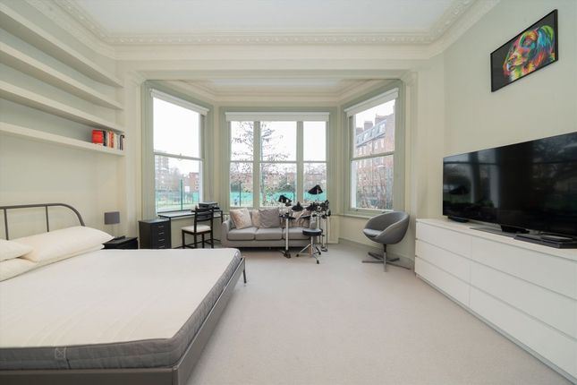 Flat 2, 151, Holland Park Avenue, London photo 3
