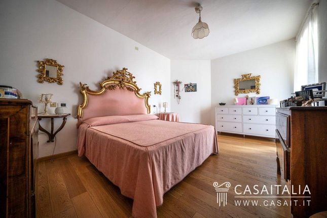 Town house for sale in Assisi, Umbria, Italy