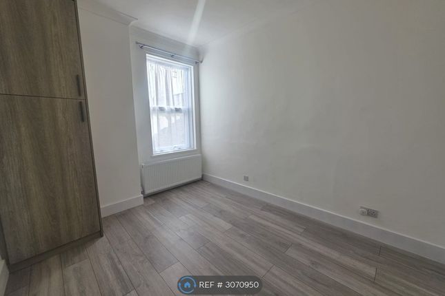 B Churchill Road, London photo 3