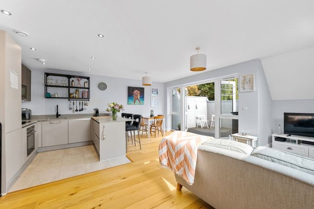 Flat 27 Verdun Heights, 14-16 Foxley Lane, Purley photo 4
