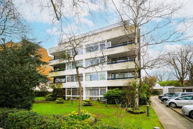 Flat for sale in Woodford Road, London