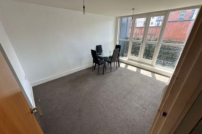 Flat to rent in London Road, Liverpool