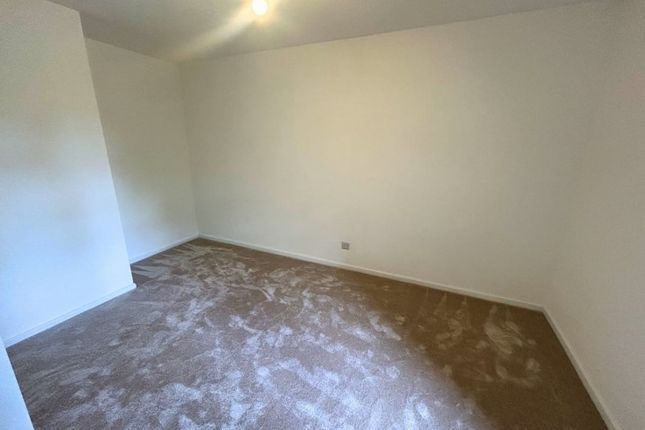 9 Easton End, Basildon photo 5