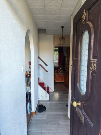 38, Wyllen Close, London photo 3