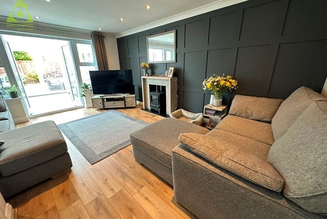 15, Greystone Close Greater Manchester, Westhoughton photo 2