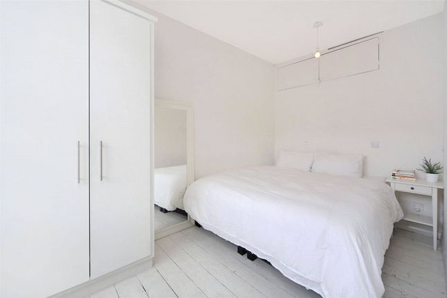 Flat for sale in Westbourne Grove, Notting Hill