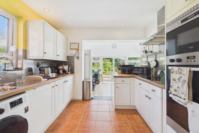 3, Barton Gate Lane, Ilfracombe photo 4