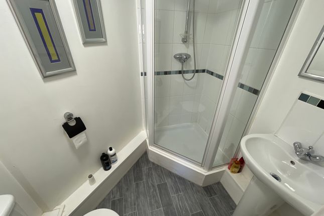 Flat for sale in Oriole House, Manchester