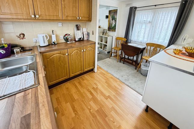 14, Cedar Close, Torksey photo 3