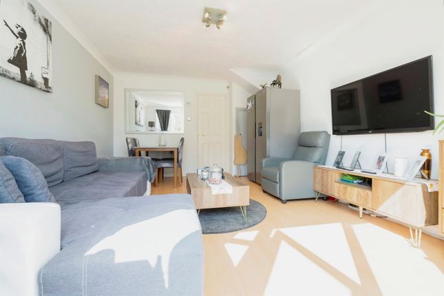 41, Norbury Avenue, Watford photo 2