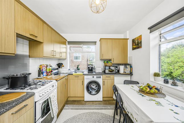 35, Heathfield, Chingford photo 3