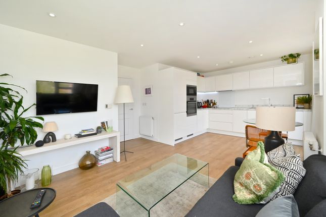 Thumbnail Flat for sale in Highland Street, London