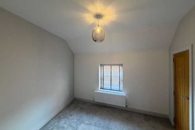 Flat 4, 5-7 Bridgegate, Retford photo 5