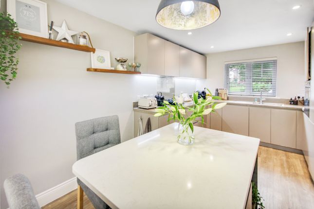 29, Newick Way, East Grinstead photo 4