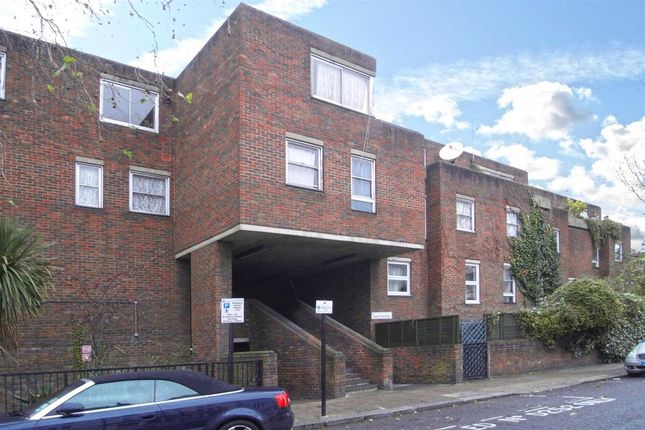 3 bed flat to rent in Talbot Road, London W2