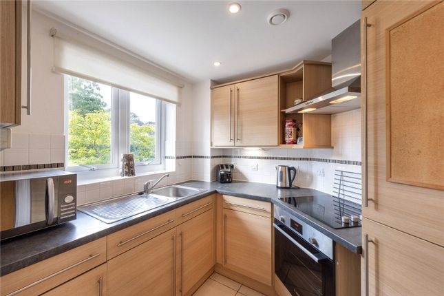 25, Eadhelm Court, Edenbridge photo 2