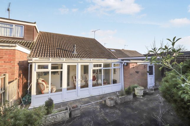 18, Grovelands Crescent, Wolverhampton photo 2