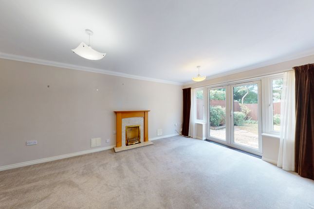 22, Coburn Gardens, Glos photo 2